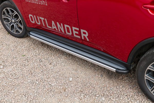Stigtrinn fra Ventshield til Mitsubishi Outlander 2012-2022 i aluminium og ABS