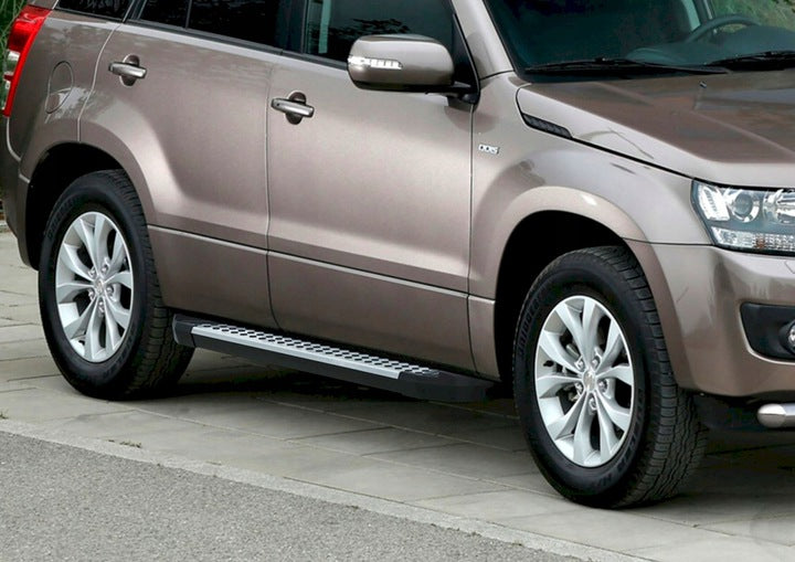 Stigtrinn Rival til Suzuki Grand Vitara II 2005-2016 i aluminium og ABS
