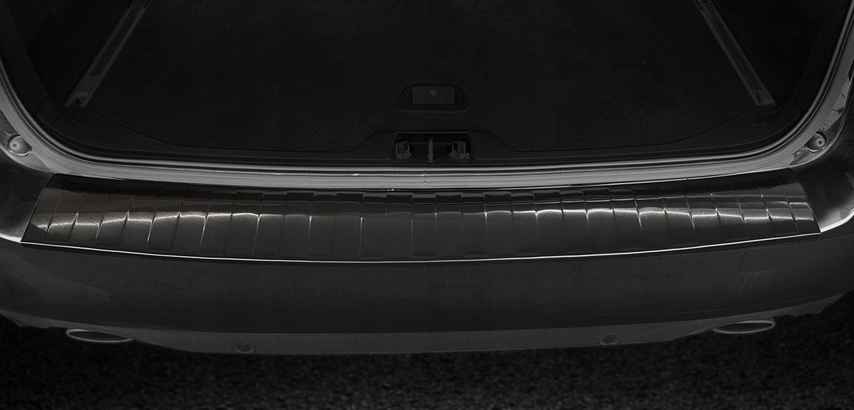 Avisa bakfangerbeskytter til Volvo V70 III Facelift / Black Edition – svart børstet