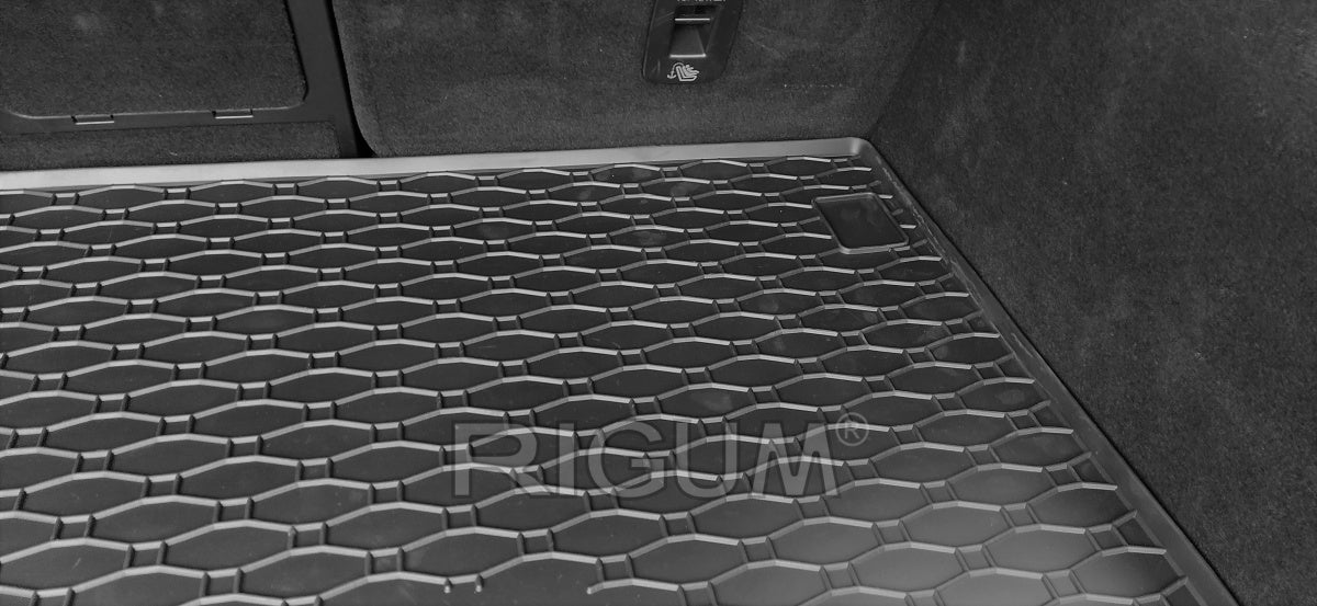 Rigum bagasjeromsmatte til Mercedes E (S212) Stasjonsvogn – 10 mm sidekant