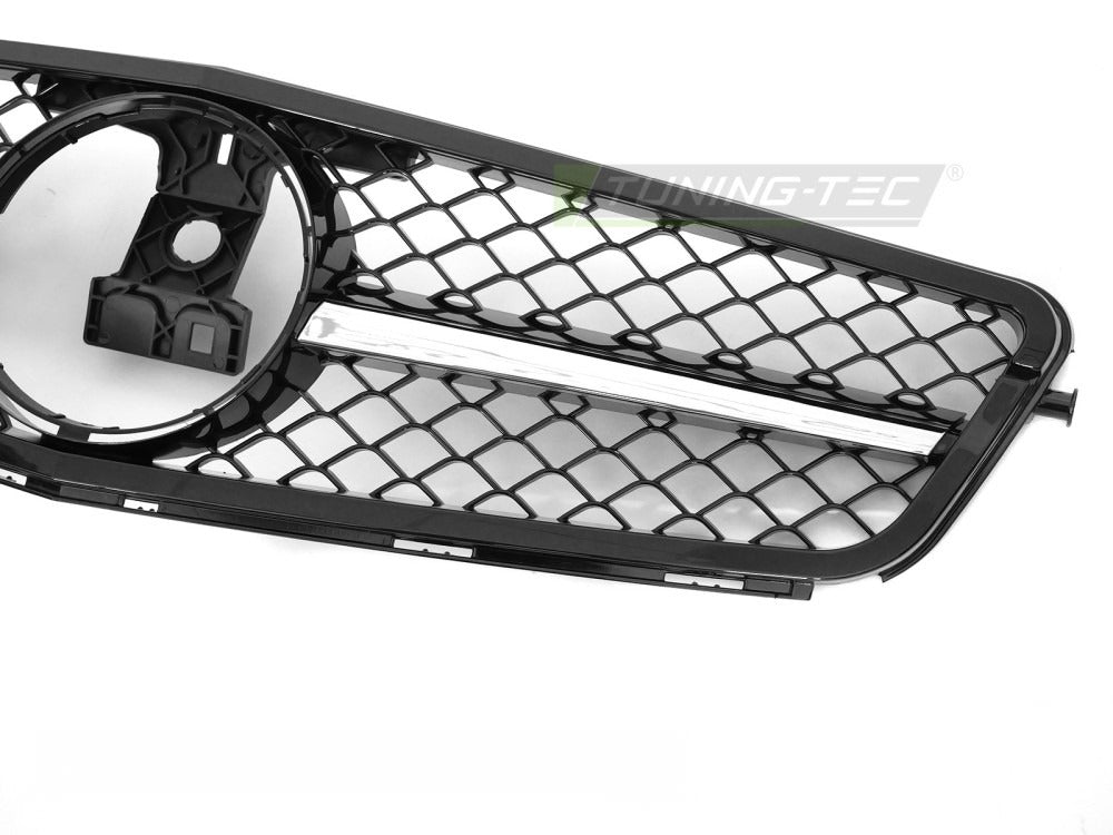 Grill Mercedes C-Klasse W204 07-14 sett fra siden, struktur synlig.