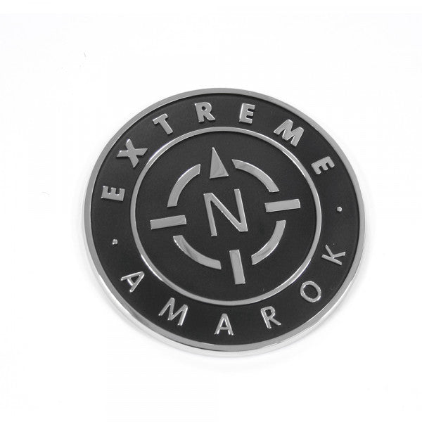 Emblem Vw Amarok > / Glossy Chrome Satin Black - sett bakfra