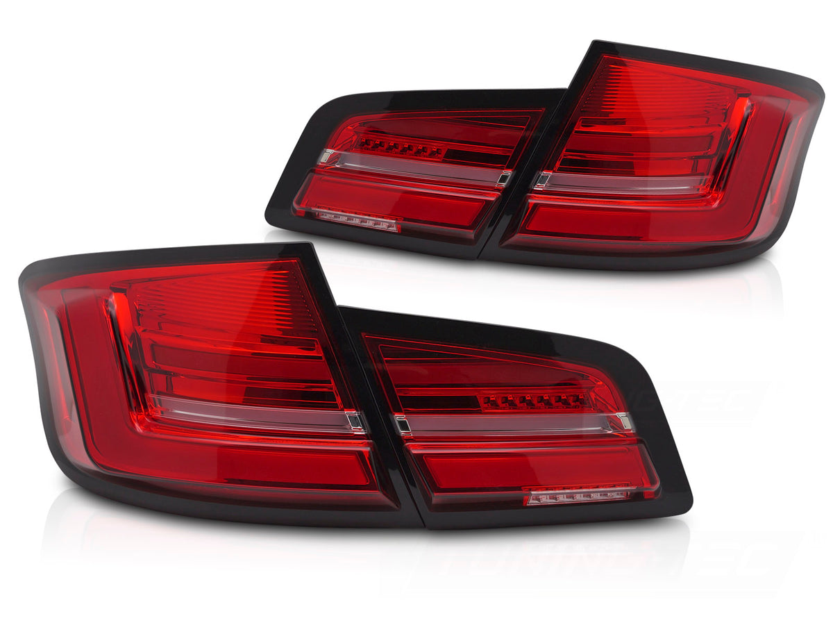 Baklykter LED Bar Red White Sequential til BMW F10 10-13 sett rett bakfra på hvit bakgrunn.