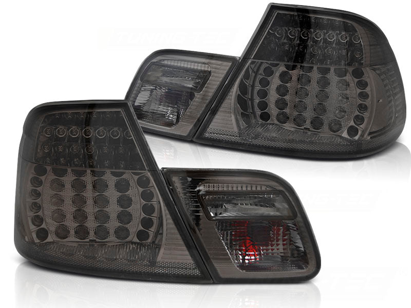 Baklykter LED Smoke Sequential til BMW E46 Coupe 99-03 sett rett bakfra på hvit bakgrunn.