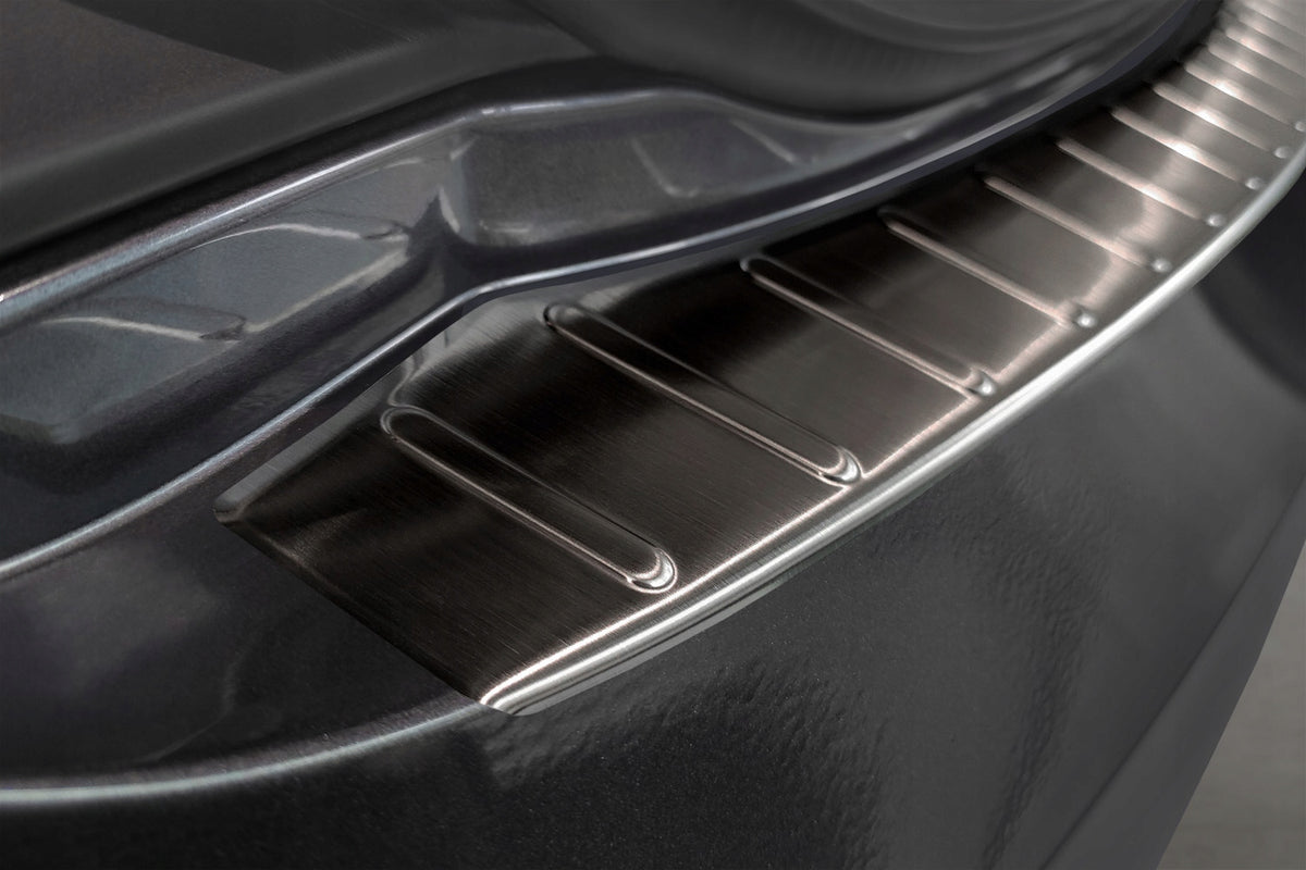 Avisa bakfangerbeskytter til Tesla Model S – slitesterkt rustfritt stål