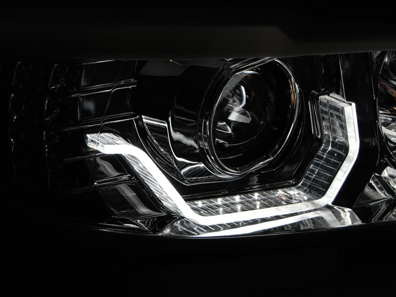 Frontlykter BMW E90/E91 05-08 med festedetaljer.