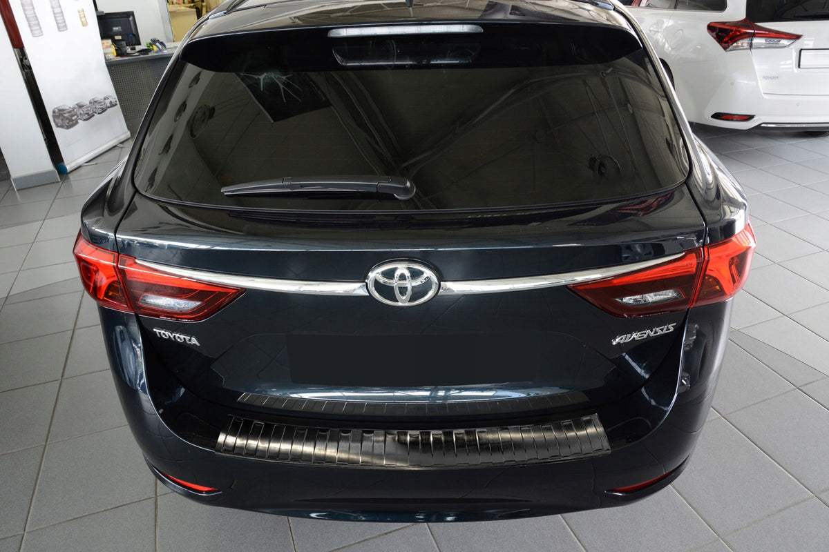 Bakfangerbeskytter Toyota Avensis III (T27) Facelift (2012-2018) – rustfritt stål - detaljer