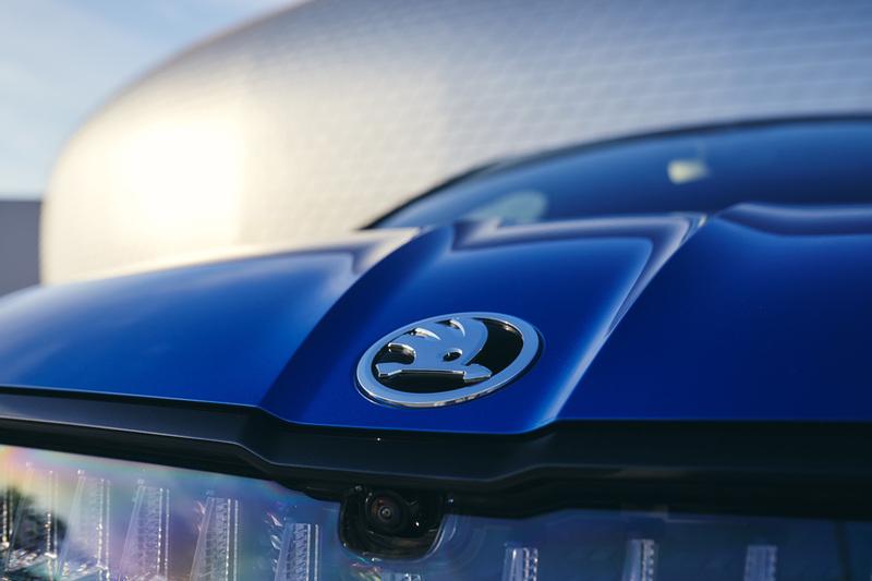 Emblem Skoda Enyaq iV > Panser - sett forfra