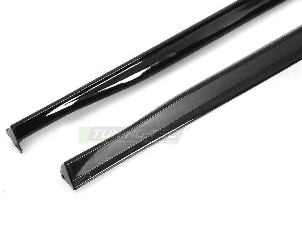 Volkswagen Golf 8 sport blank svart sideskjørt