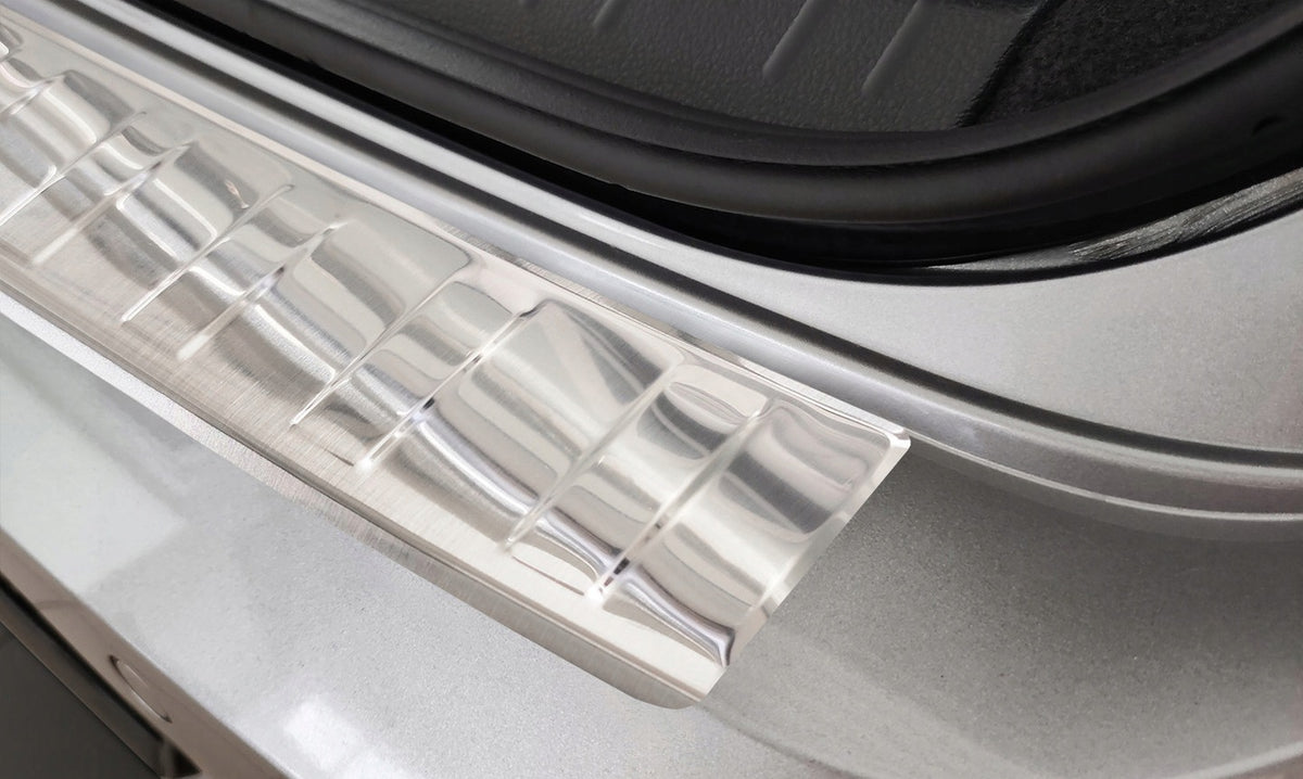Bakfangerbeskytter Vw Passat B8 Sedan / Silver Edition (2014-2022) – Rustfritt stål - detaljer