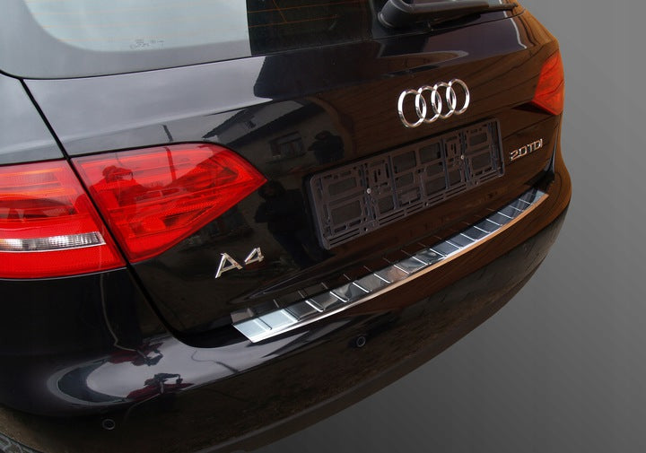 Bakfangerbeskytter Audi A4 B8 Avant (2007-2011) – Rustfritt stål - nærbilde