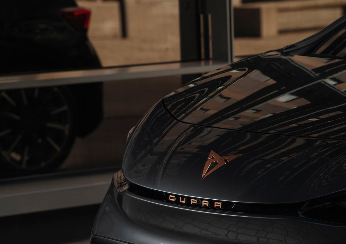Emblem Cupra Born > Penny Copper-metallic - sett forfra