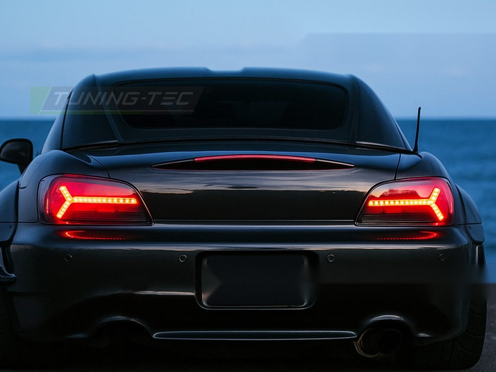 Baklykter Honda S2000 AP1 00-03 sett fra siden — profil synlig.