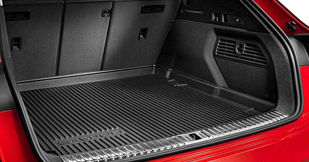 VAG OEM bagasjeromsmatte Audi e-tron — nærbilde av TÜV-sertifisert materiale