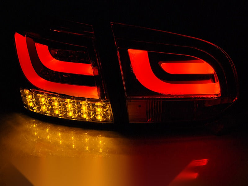 Detaljbilde av baklykter VW Golf 6 10.08-12 med LED-detaljer.