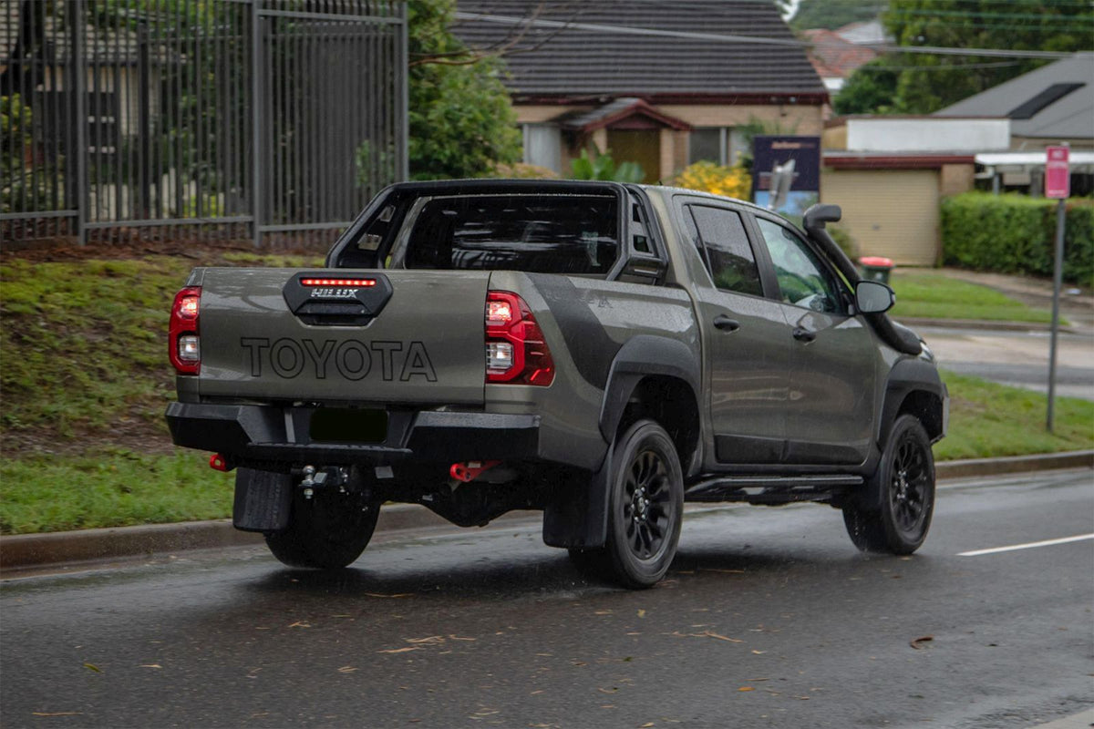 Ven-Tuning skvettlapp til Toyota Hilux VIII – robust ABS-materiale