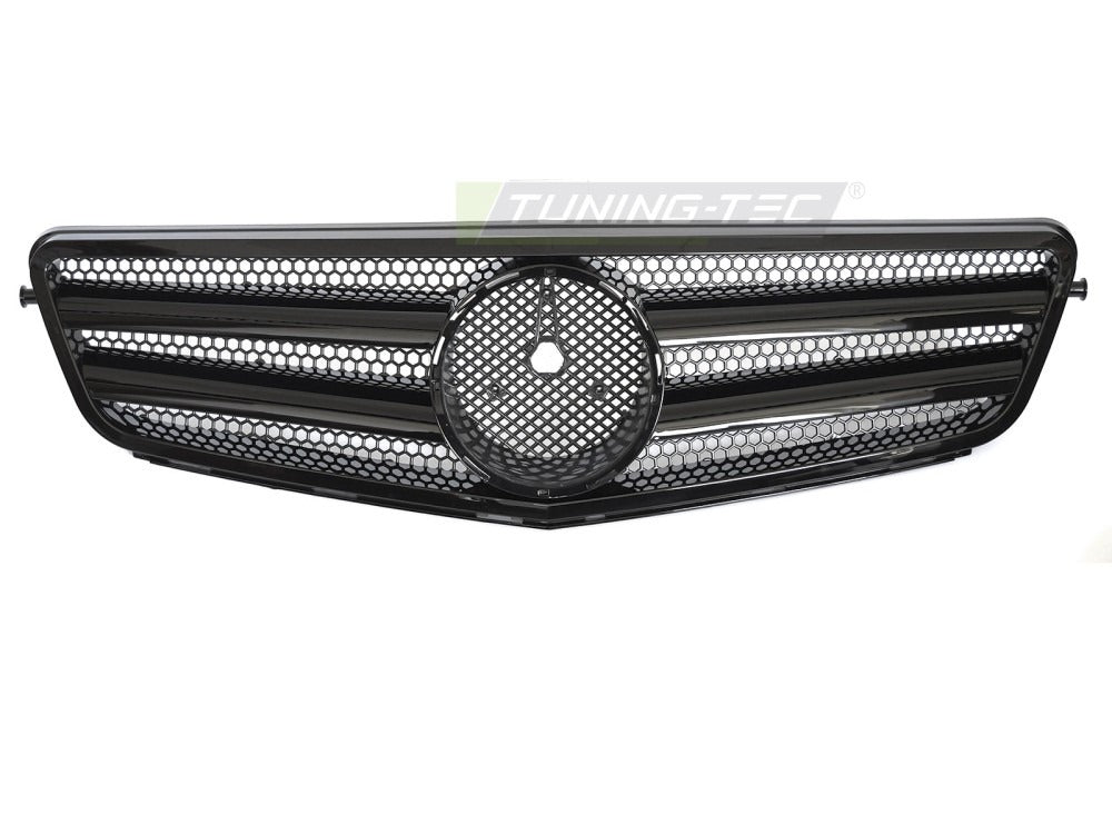 Detaljbilde av Grill C-Klasse W204 07-14 blank sort med lamellstruktur og emblemfeste.