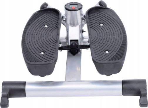 Stepper Trening med sort stepmaskin, to store rillede fotplater og LCD-skjerm på toppen, sett forfra.