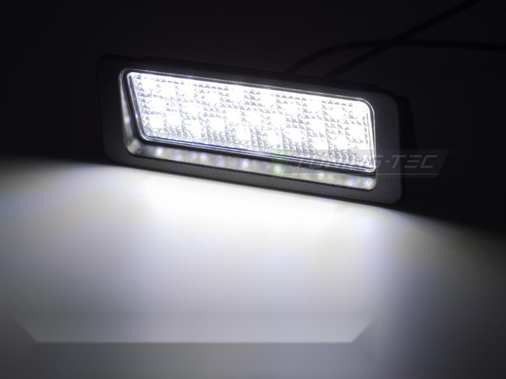 Detaljbilde av LED skiltbelysning til Volvo V40 12-19, S90 16-23.