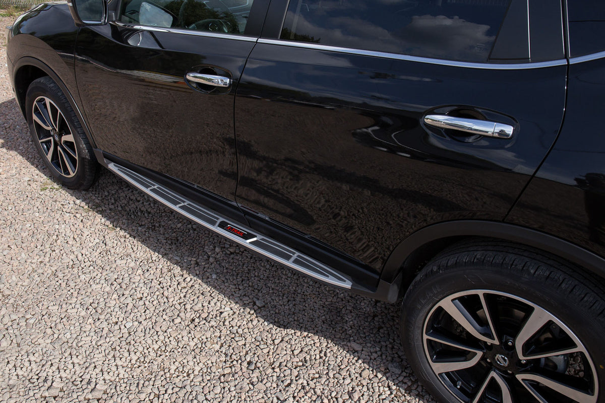Stigtrinn fra Ventshield til Nissan X-Trail III (T32) i aluminium og ABS, enkel montering