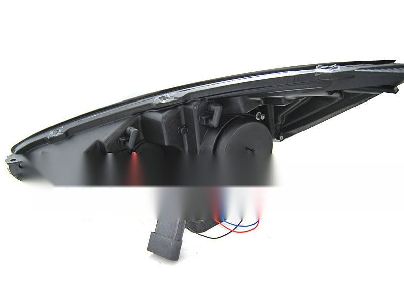 Frontlykter Ford Focus MK3 15-18 med festedetaljer og kontakter.