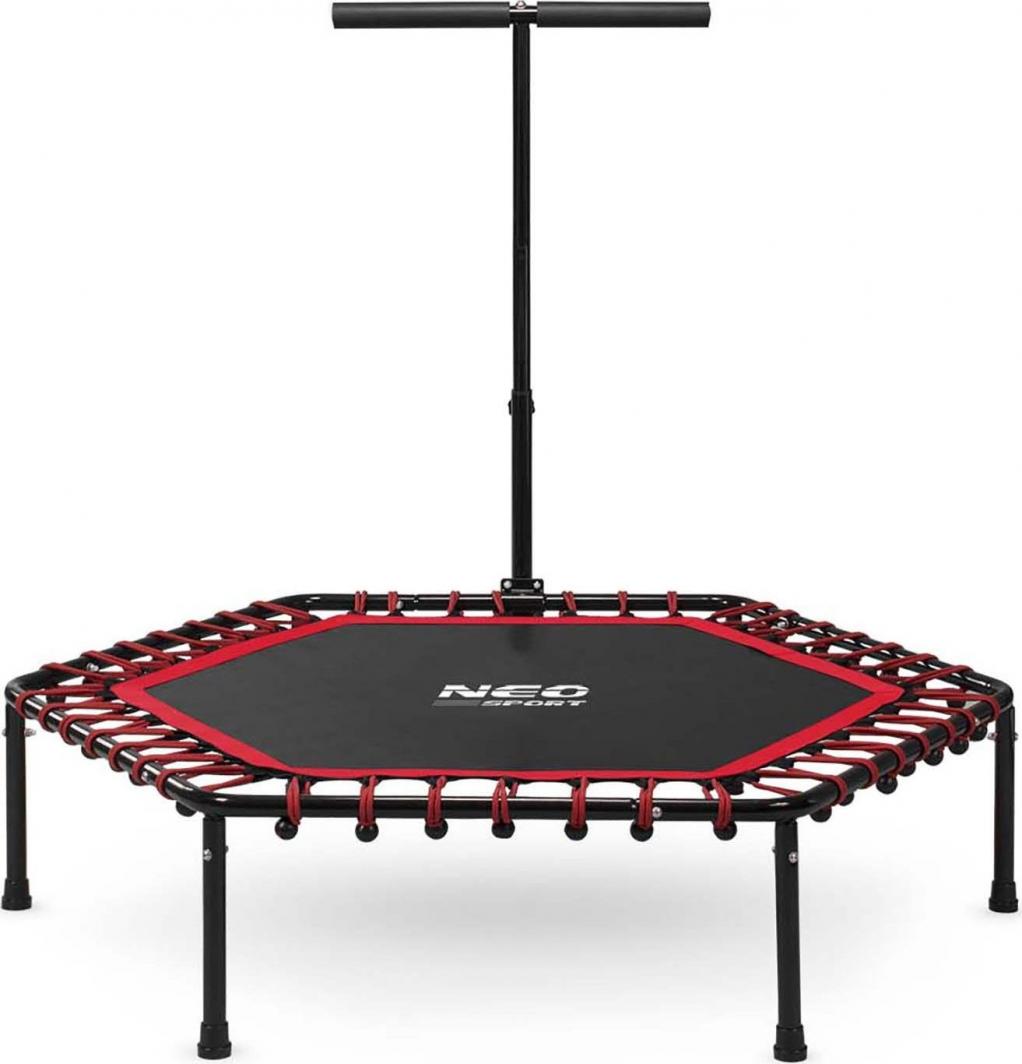 Trampoline Inne med sort ramme, røde detaljer, seks ben og justerbart håndtak, sett fra fronten.
