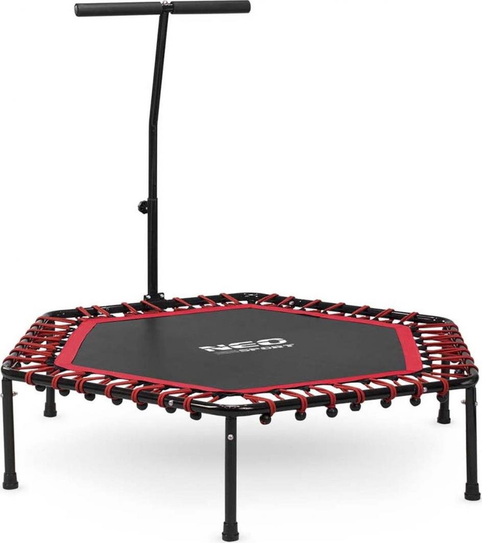 Trampoline med sort ramme, seks ben, røde elastiske bånd og T-formet håndtak, sett skrått forfra.