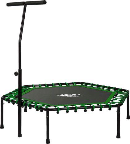 Fitness Trampoline sekskantet modell i sort med grønn kant og støttehåndtak foran, sett fra skrå vinkel.