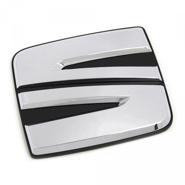 Emblem/logo til Seat Arona > / Seat Ateca 2016 -> / Seat Tarraco 2019 -> Glossy Chrome i blank krom og ABS-materiale, montere