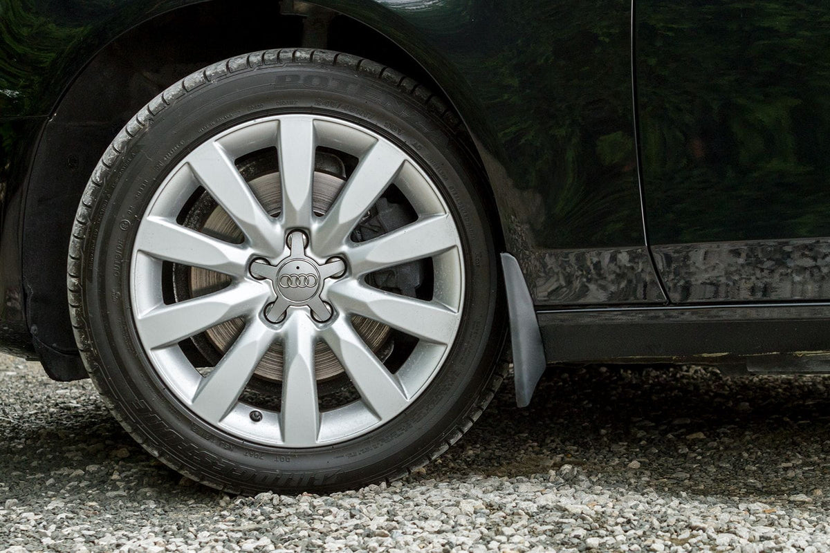 Ven-Tuning skvettlapp til Audi A4 B8 Sedan / sett 4 stk. – svart ABS-materiale