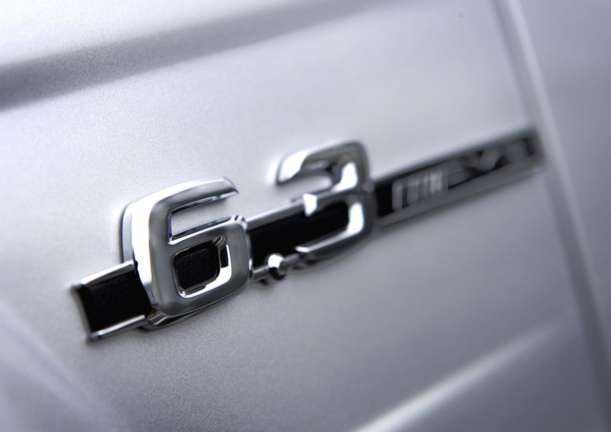 Emblem/logo til Mercedes 6.3 C (W204) Sport Chrome & med svart og krom utførelse, sideskjerm montasje