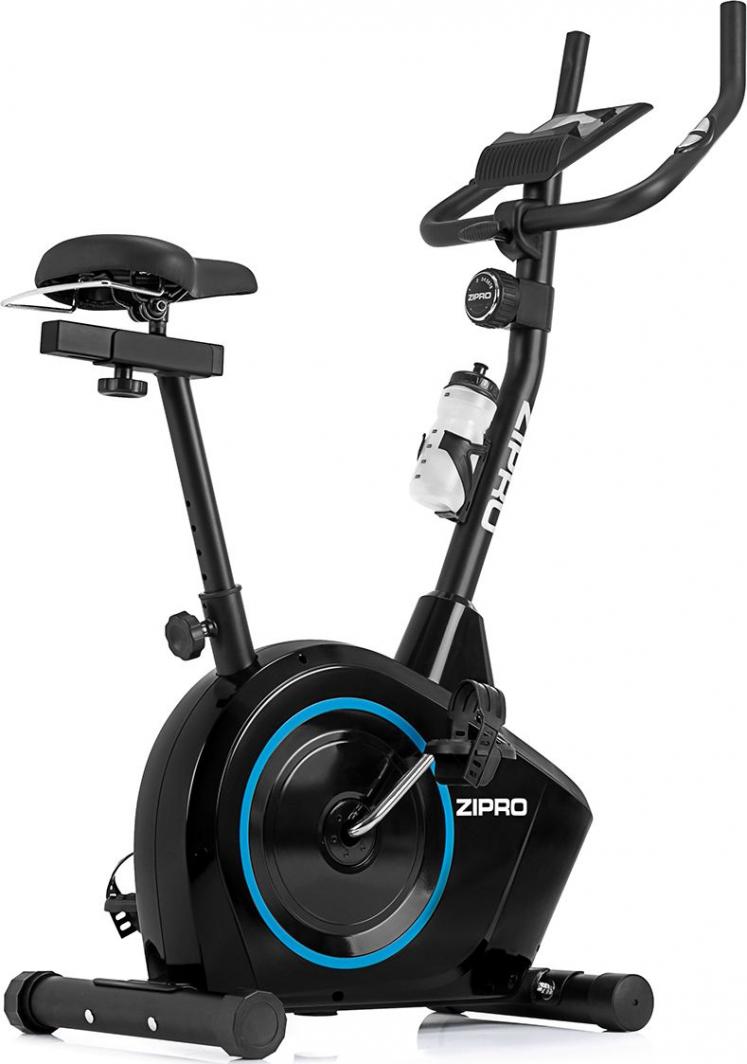 Trimsykkel i sort med blå detaljer, sete og pedaler fra siden, vannflaskeholder og LCD-display på styret.