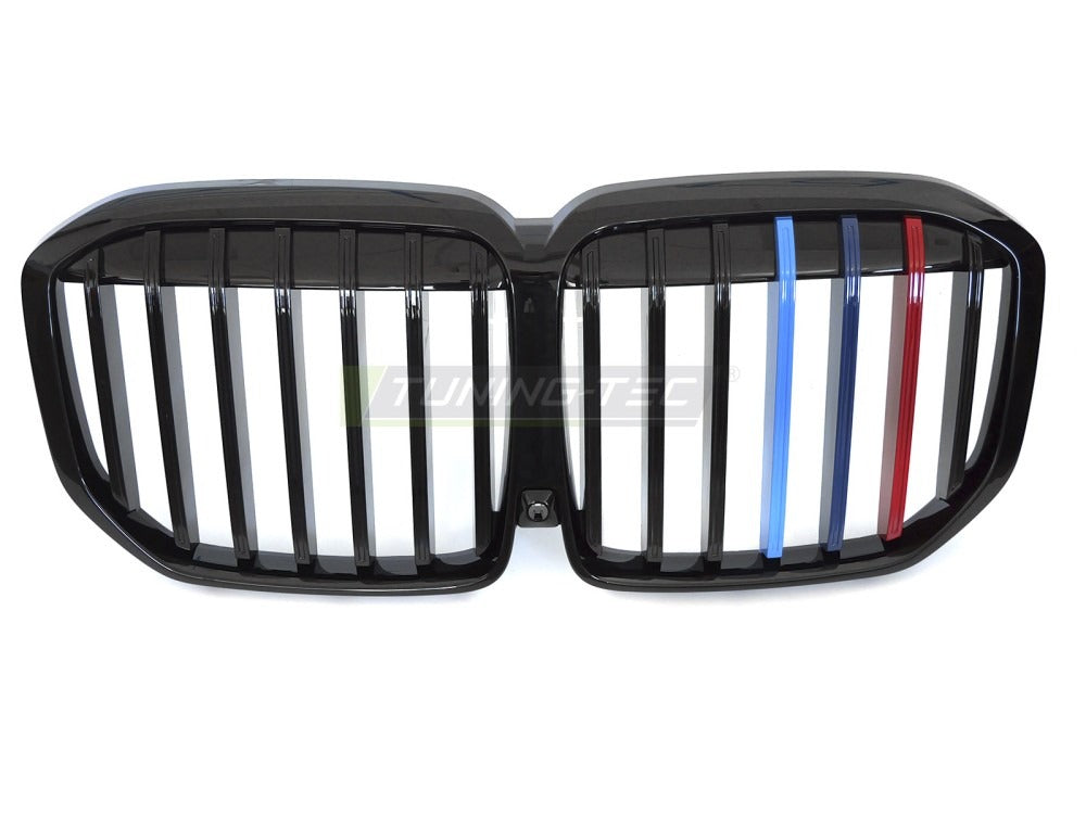 Detaljbilde av Grill X7 G07 LCI 22- sort/trefarget med lamellstruktur og BMW-nyrer.