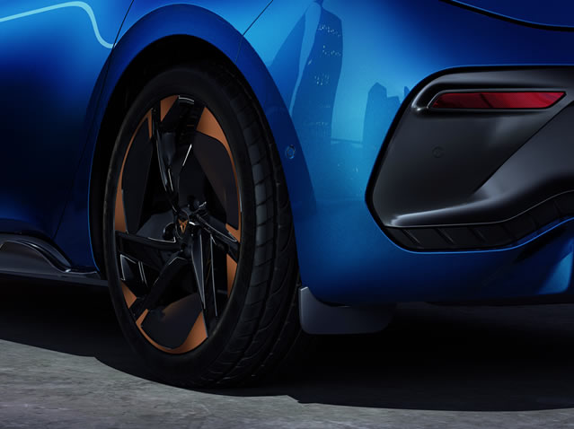 VAG OEM skvettlapp til Cupra Born – gummi/plast