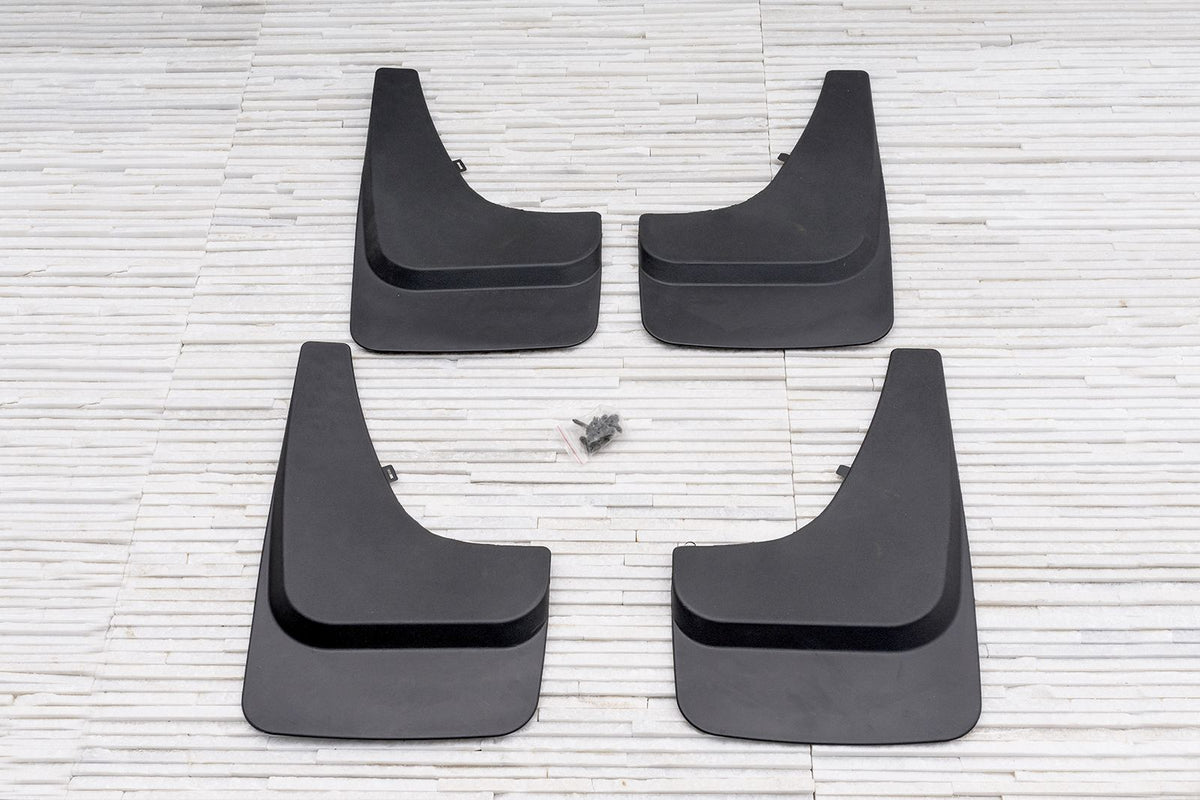 Ven-Tuning skvettlapp til Mitsubishi L200 – svart ABS-plast