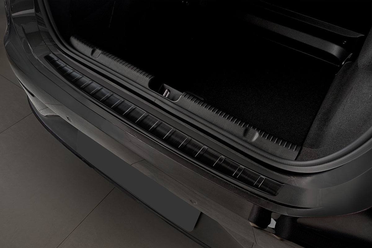 Avisa bakfangerbeskytter til Mercedes EQE (V295) / Black Edition – rustfritt stål