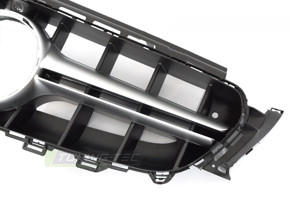 Grill Mercedes E-Klasse W213 16-19 sett fra siden, struktur synlig.