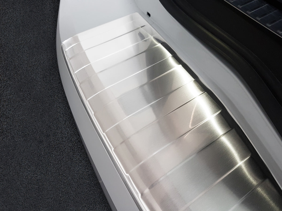 Avisa bakfangerbeskytter til Renault Megane IV Grandtour – sølv børstet