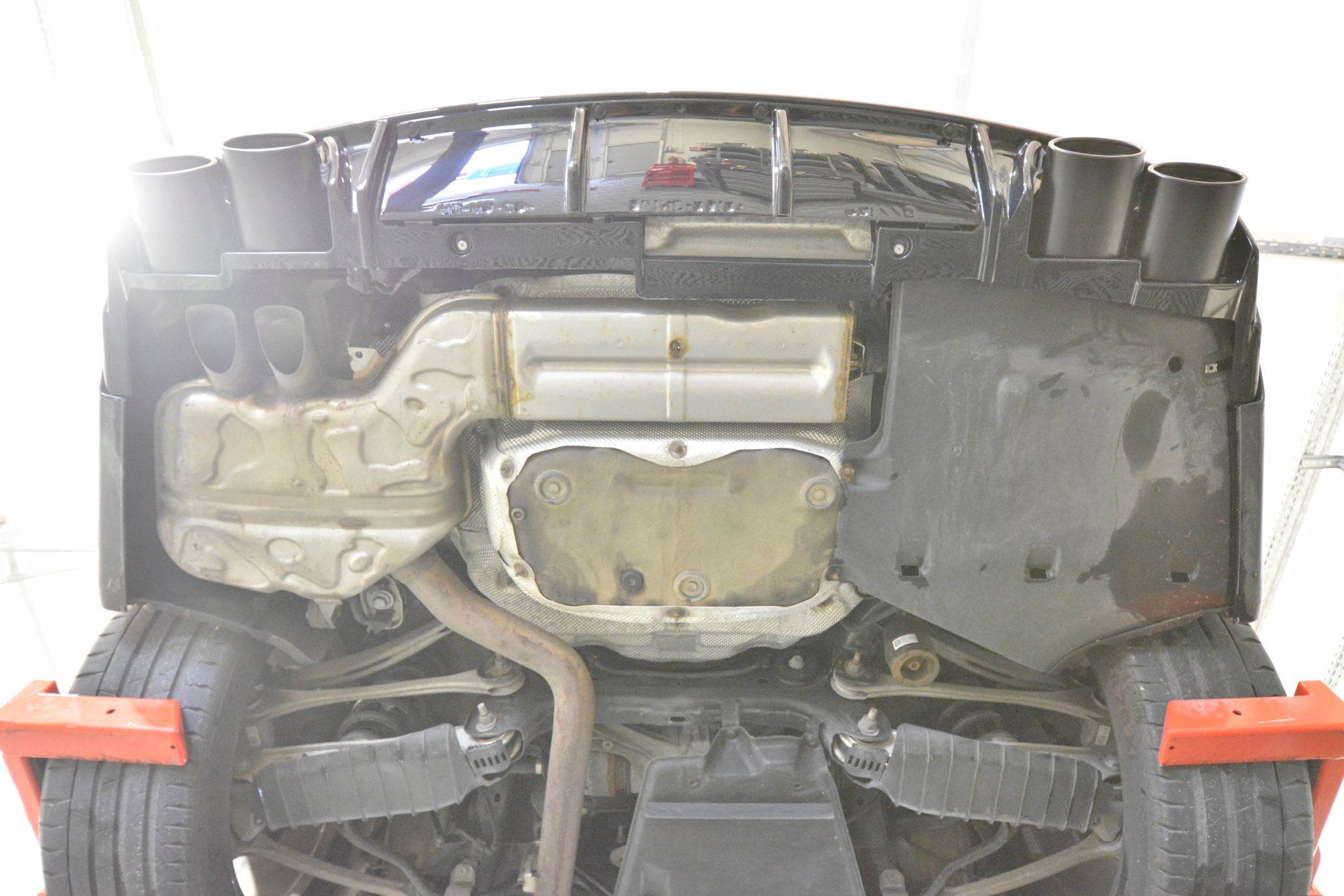 Audi A6 C8 bakdiffusor med falske eksosutblås