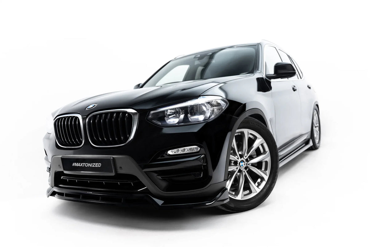 Frontsplitter til BMW X3 G01 i blank sort ABS-plast montert på frontfanger