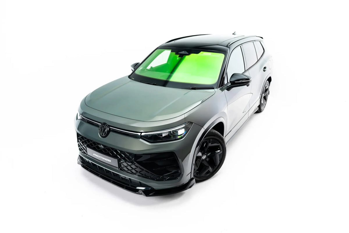 Nærbilde av frontsplitter i Gloss Black til VW Tayron Mk1