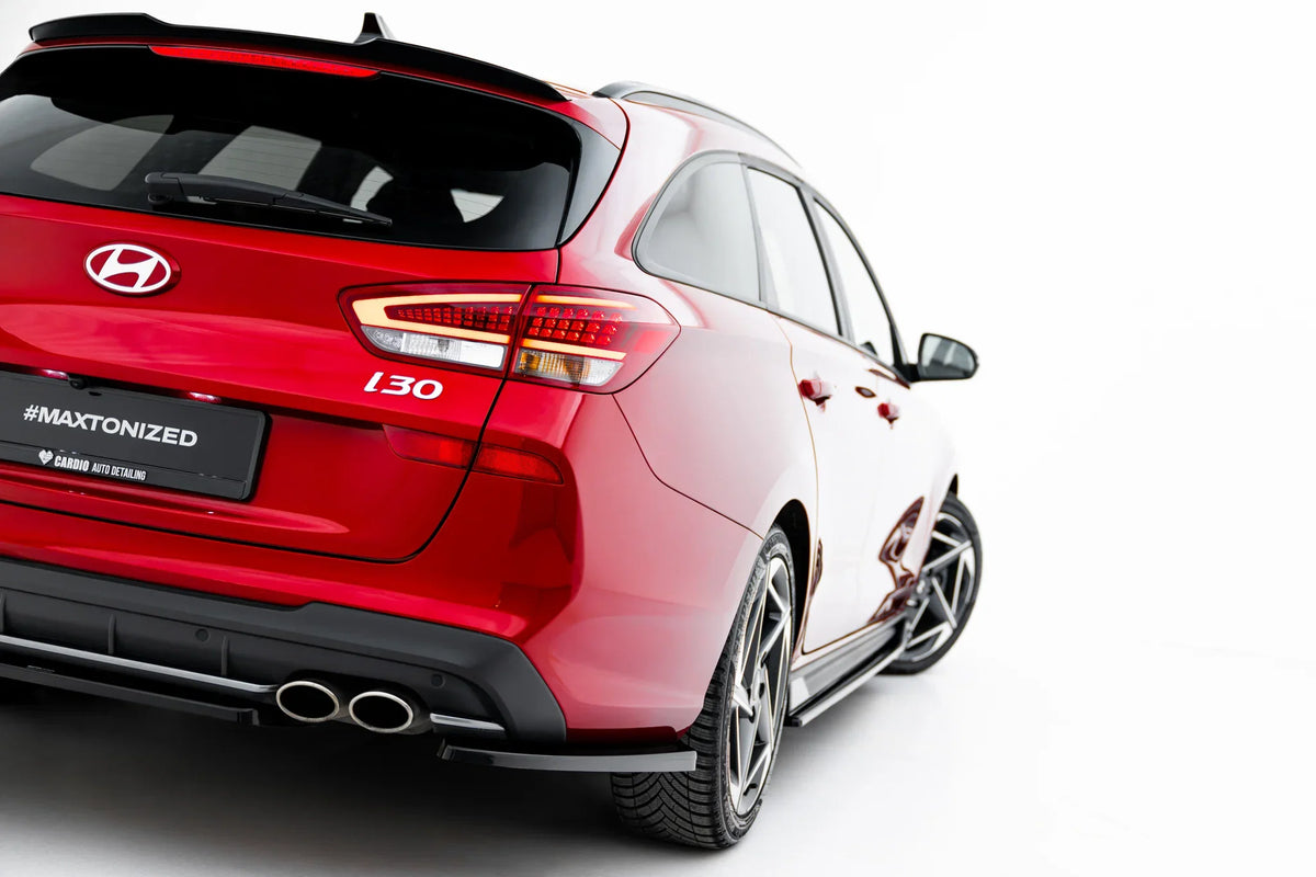 Nærbilde av Maxton Design sidesplittere bak på Hyundai I30 N-Line Wagon