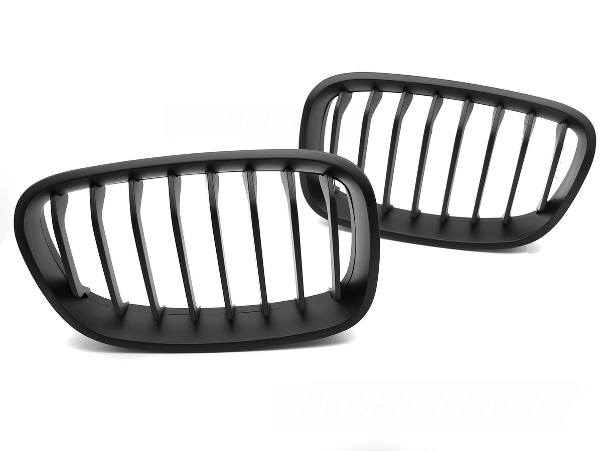 Matt sort frontgrill montert på BMW 1-serie F20/F21 2011-2014