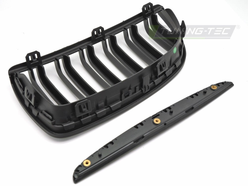 Frontgrill BMW E90 E91 matt svart doble sprosser sett fra siden