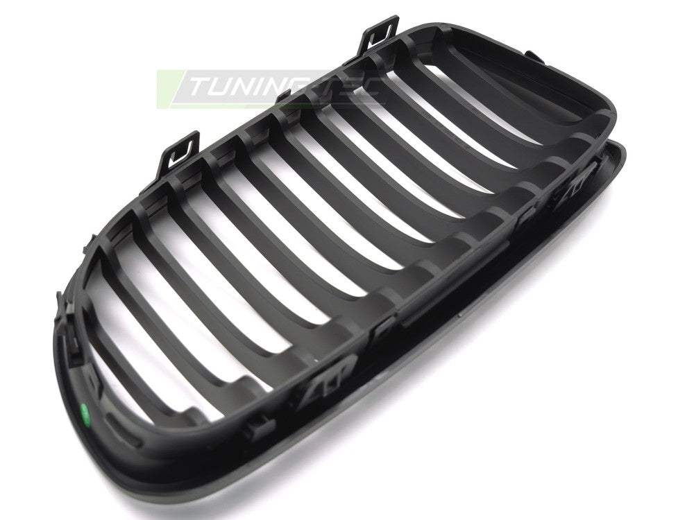 Grill BMW 3-Serie E90 E91 05-11 matt svart finish montert på bil