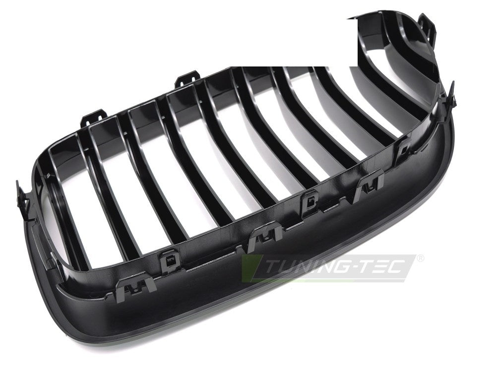Nærbilde av blank svart grill til BMW F10 F11 2010-2016