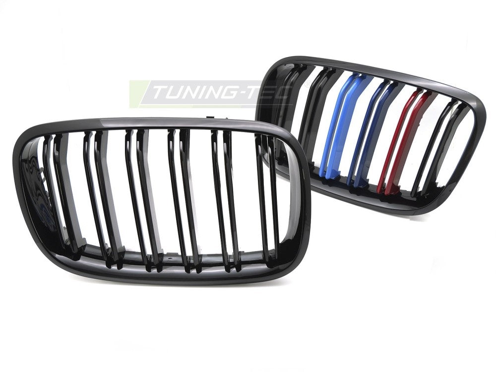 Blank svart BMW X5 E70 sportsgrill med tri-colour striper og dobbel bar-design, sett forfra