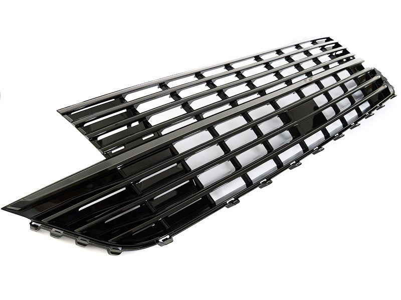 Svart grill VW T6.1 2020â€“ bakside med festepunkter for montering