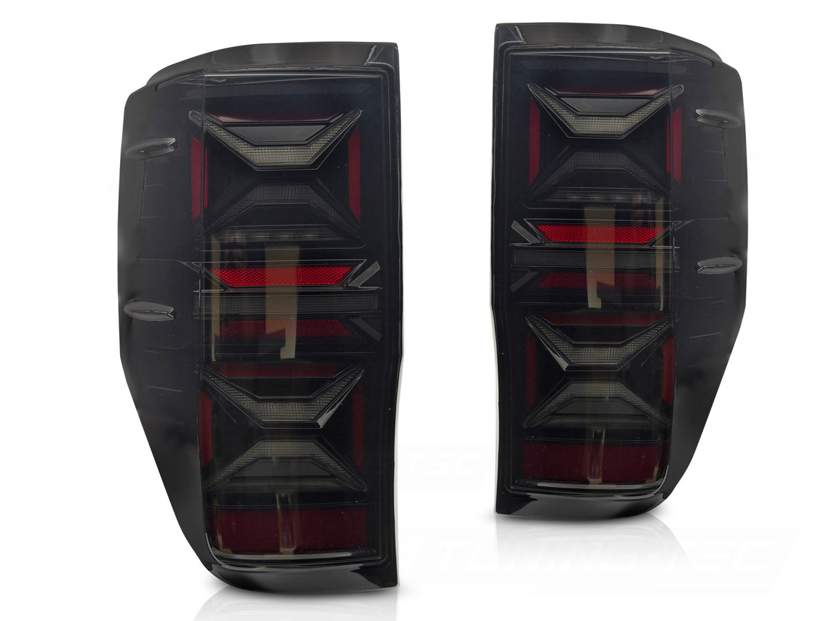 LED-baklykter smoke til Ford Ranger 2011–2022 sett bakfra med tonet glass