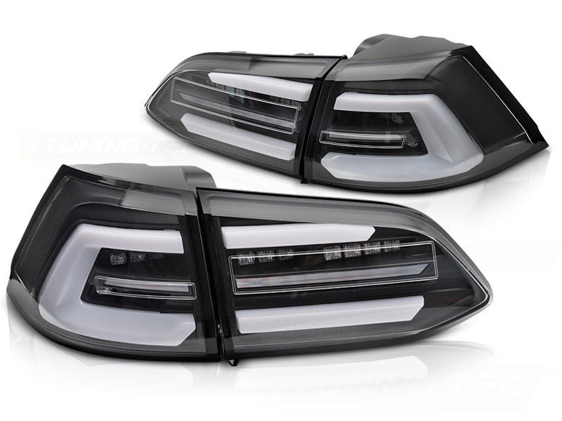 Svarte LED-baklykter med sekvensiell blinklys til VW Golf 7 2013–2017 sett bakfra